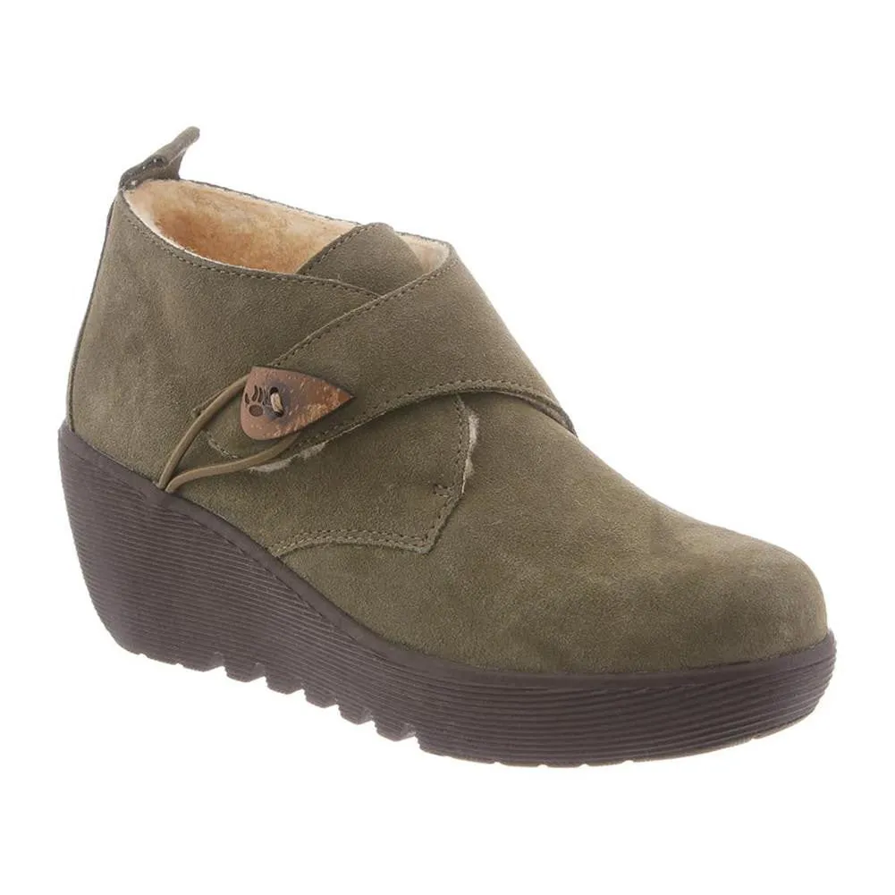 Ellis Chukka Boots